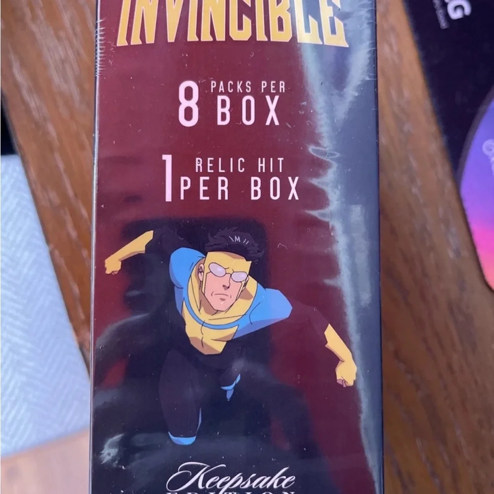 2025 Keepsake Invincible Season 1 Premiere Edition Blaster Box - Picture 2 of 3